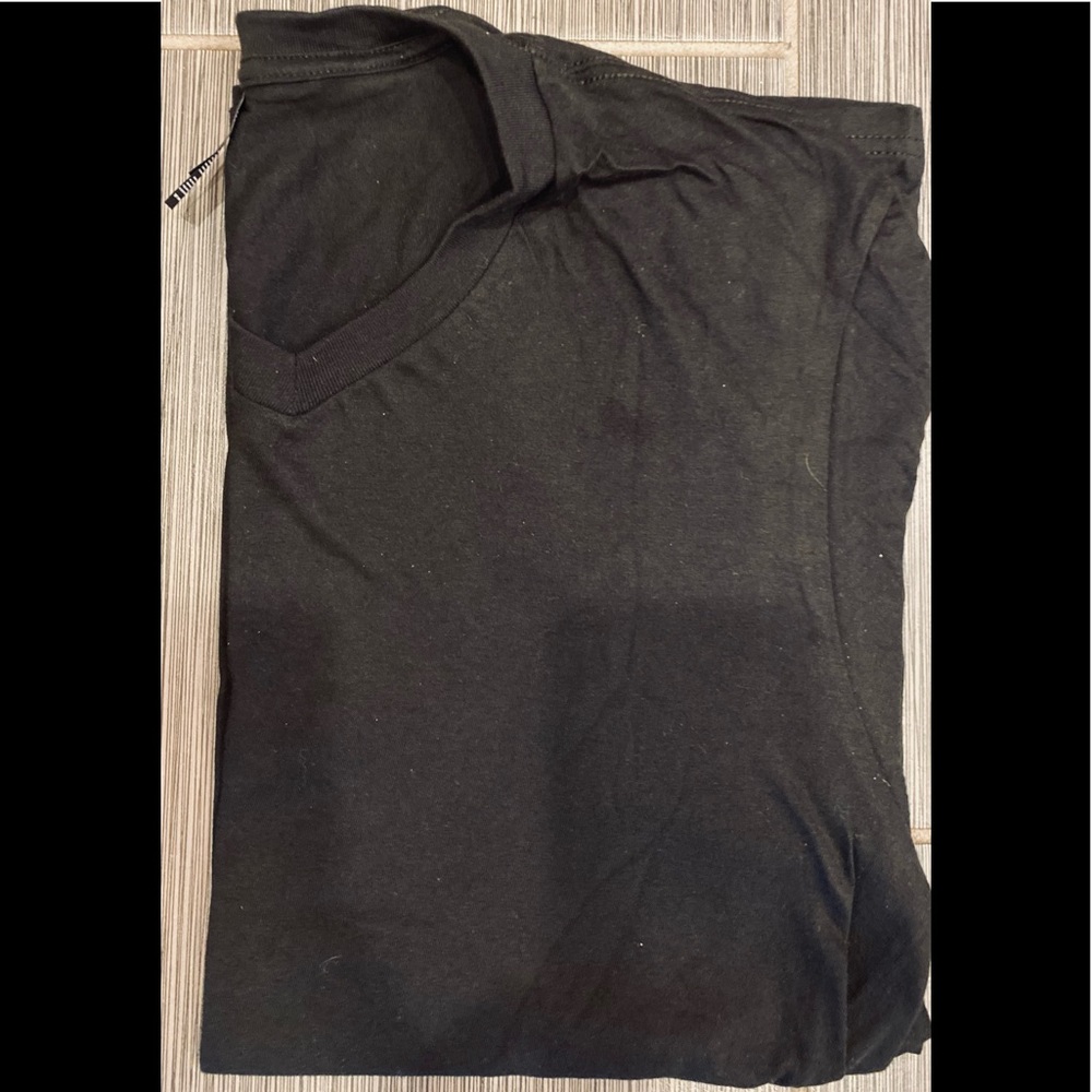 District Made Men’s T-Shirt. NWOT.